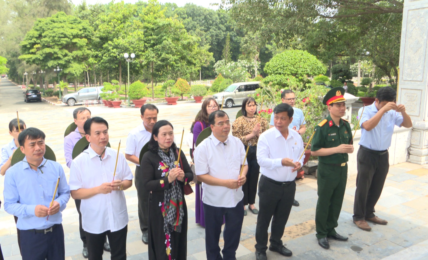 Đoàn cán bộ tỉnh Hải Dương tri ân các anh hùng liệt sĩ tại tỉnh Tây Ninh